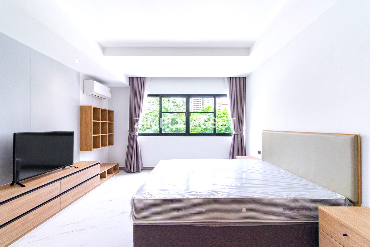Pictures of Newly Renovated Modern Residence in Sukhumvit 13. Enjoy convenient access to the BTS. Pet Friendly 20/77