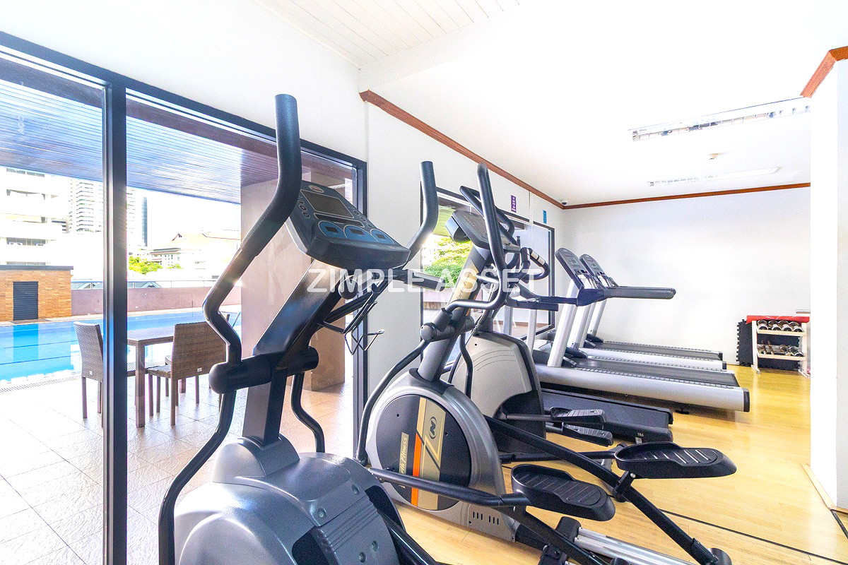Pictures of Newly Renovated Modern Residence in Sukhumvit 13. Enjoy convenient access to the BTS. Pet Friendly 70/77
