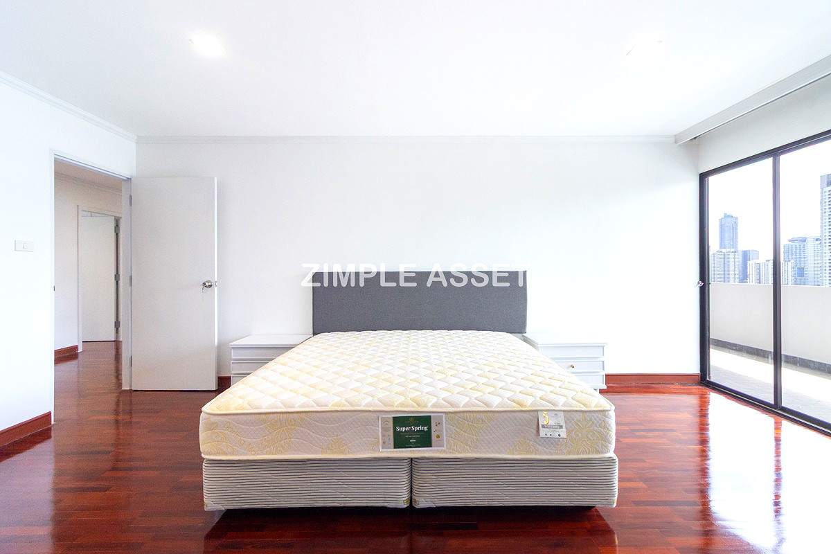 Pictures of Newly Renovated Modern Residence in Sukhumvit 13. Enjoy convenient access to the BTS. Pet Friendly 16/77