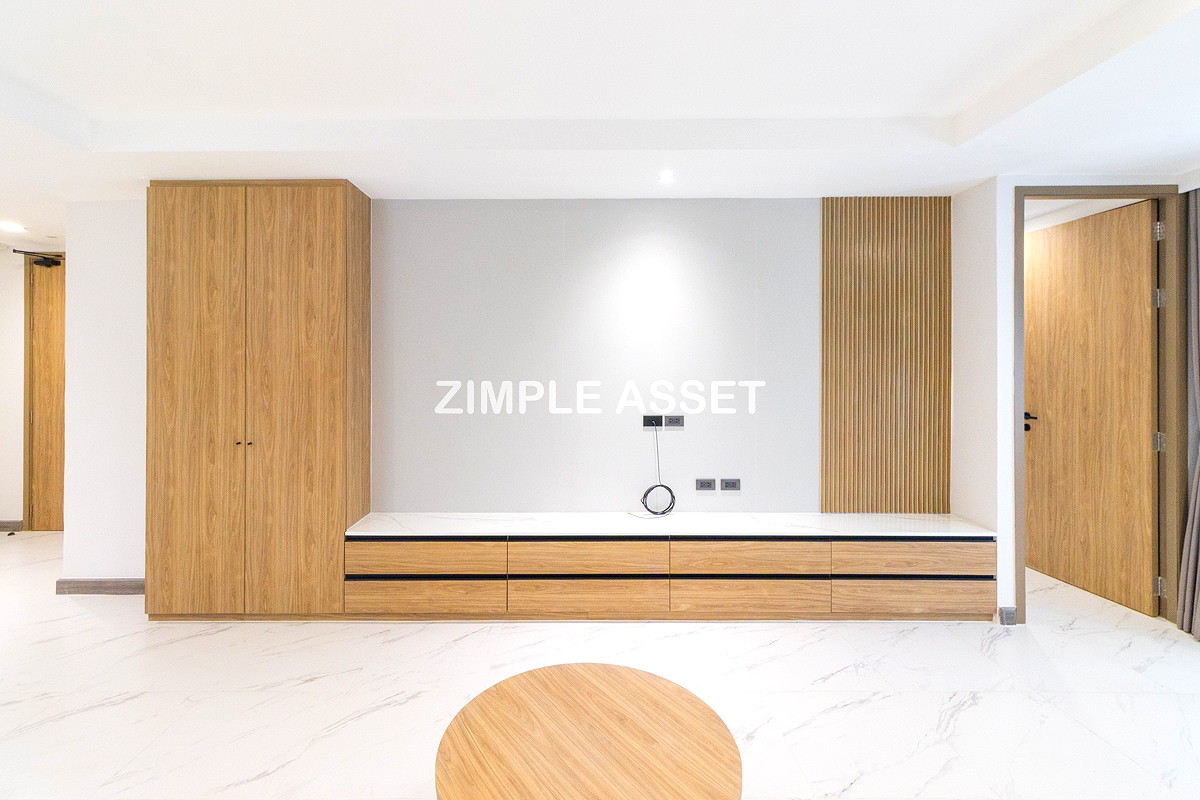 Pictures of Newly Renovated Modern Residence in Sukhumvit 13. Enjoy convenient access to the BTS. Pet Friendly 55/77