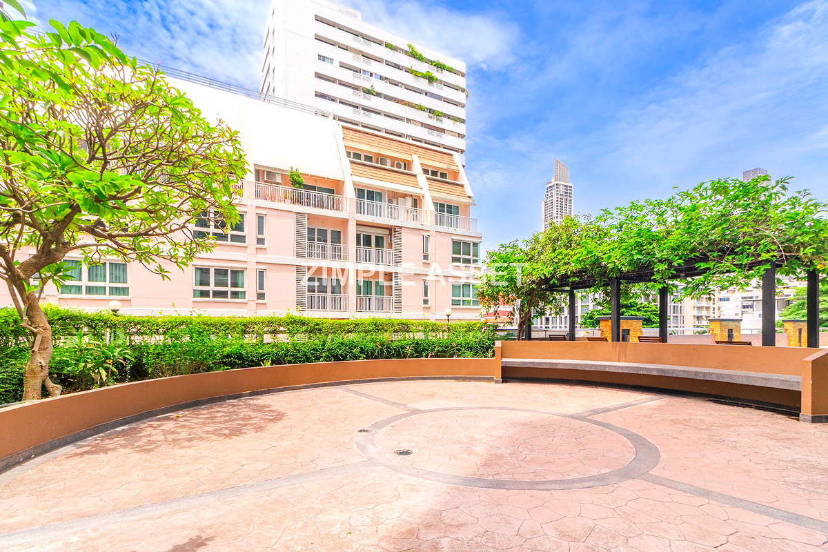 Pictures of Newly Renovated Modern Residence in Sukhumvit 13. Enjoy convenient access to the BTS. Pet Friendly 68/77