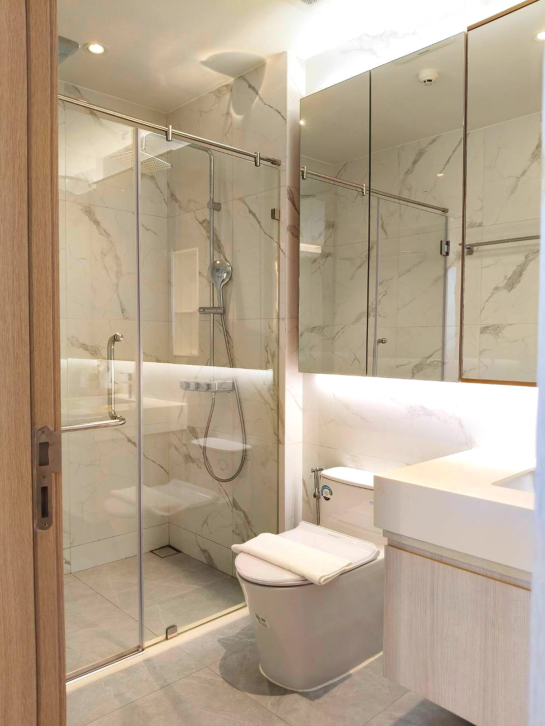 Pictures of Residence in Bearing Rd, Near Satit Phatthan. Modern-style, fully furnished with pool and fitness. 23/49