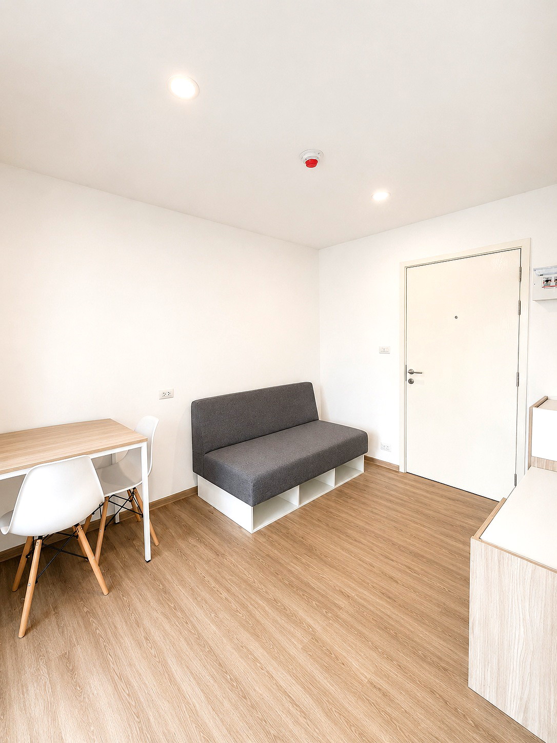 Pictures of Newly furnished room, conveniently located near BTS & MRT Samrong Station  just one stop to Siam.  2/15