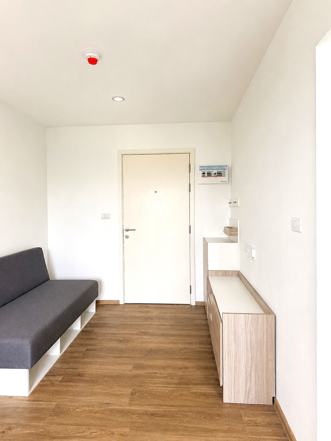 Pictures of Newly furnished room, conveniently located near BTS & MRT Samrong Station  just one stop to Siam.  3/15