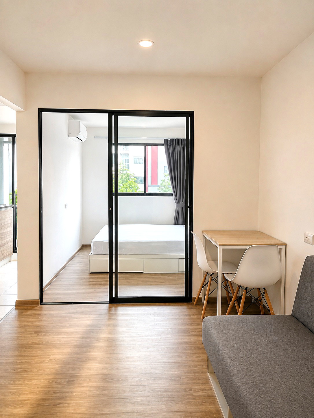 Pictures of Newly furnished room, conveniently located near BTS & MRT Samrong Station  just one stop to Siam.  1/15